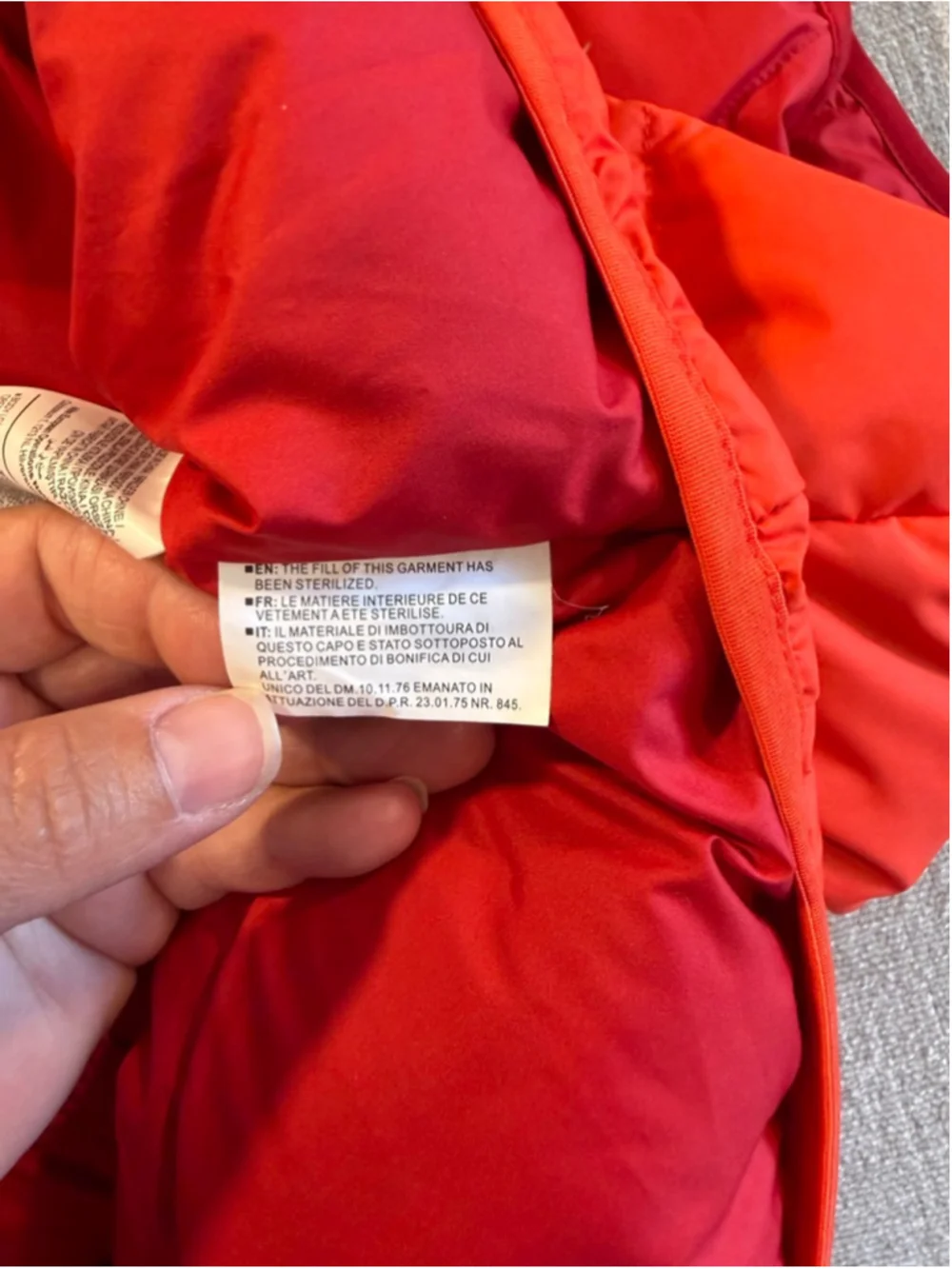 Nike Men's Down Fill Windrunner Habanero Red Full Zip Puffer Vest medium